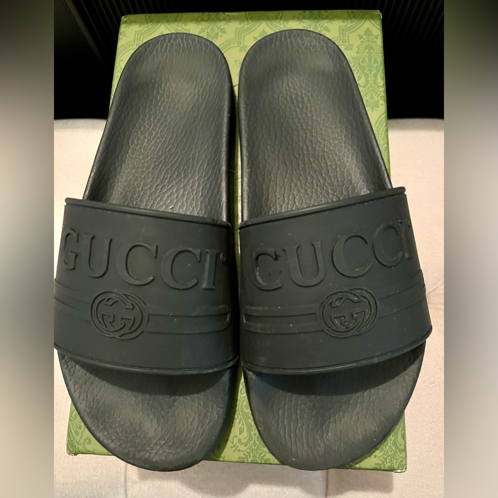 Gucci Pursuit Logo Slide Sandals Gem